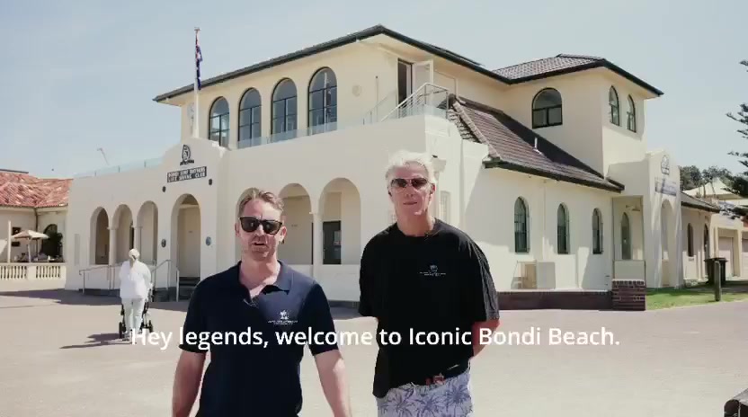 Troy and Tommy introducing their Bondi tour
